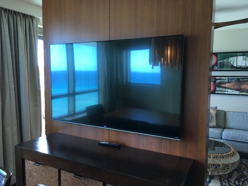 ダイニングにも大型テレビ