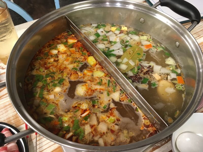 スパイシー(左)とハウススペシャル (右)