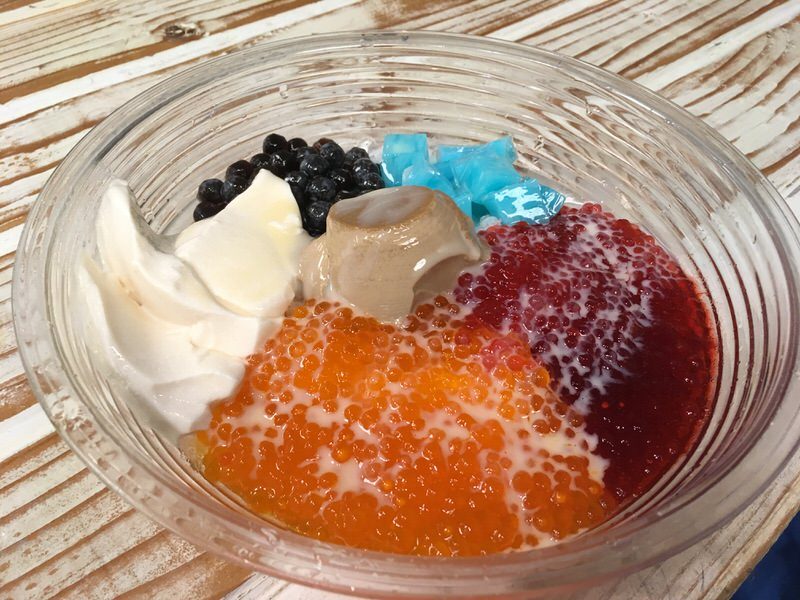 サービスで付いてくる巨大なデザート