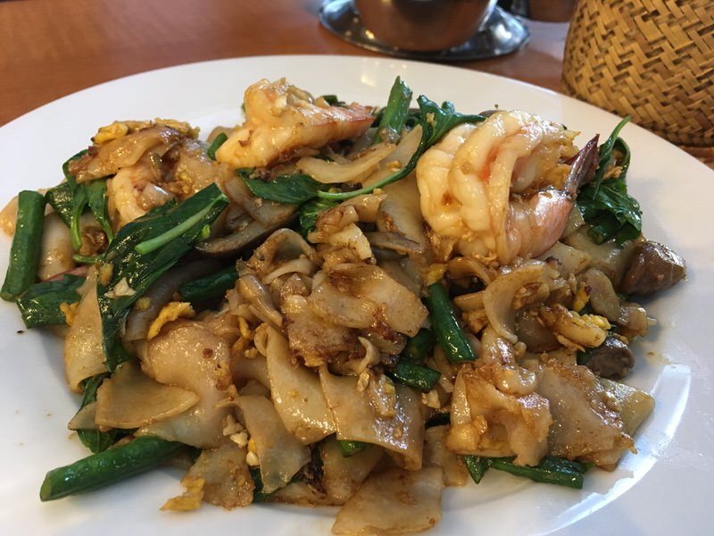 42. Pad Kee Mao (Drunken Noodle) with Shrimp 14.95ドル