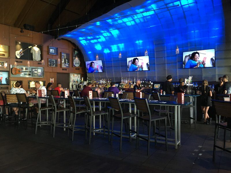 ハードロックカフェホノルルのバーカウンター