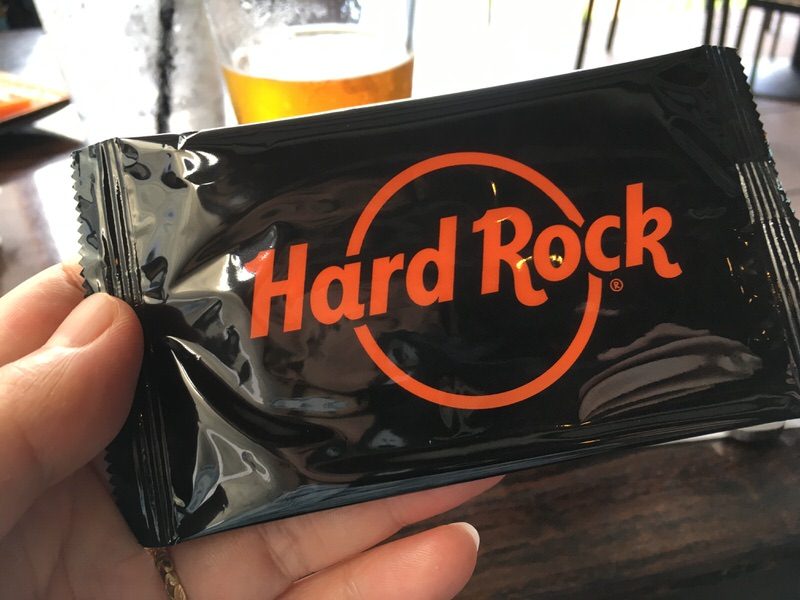 チキンウィング後にもらったウェットタオル