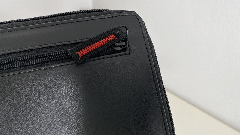 YKK製で丈夫なパスフィットのチャック