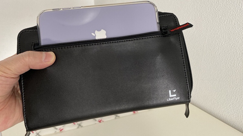 iphone11も入るサイドポケット