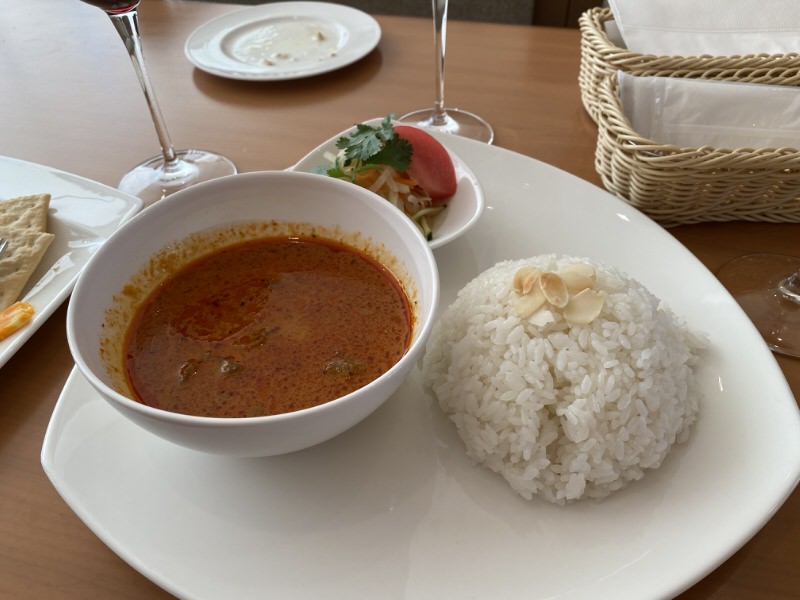 タイ風ビーフマッサマンカレー ライス添え